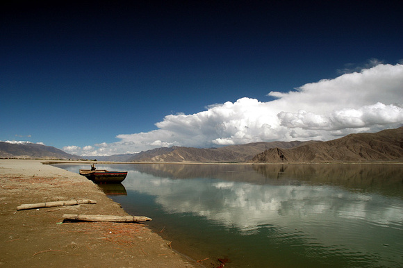 The quiet Yarlung Zangbo River